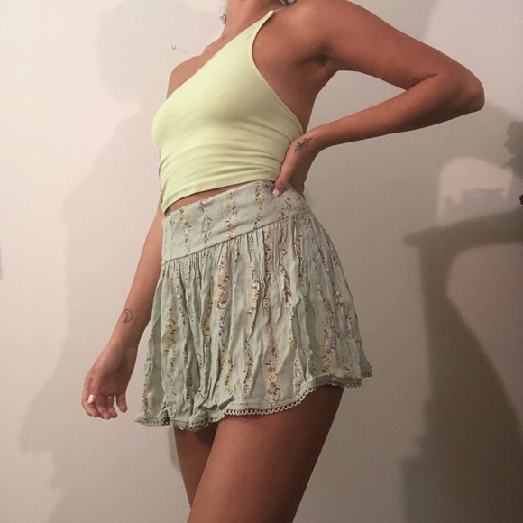 Free people shorts, barely worn - Picture 2 of 3